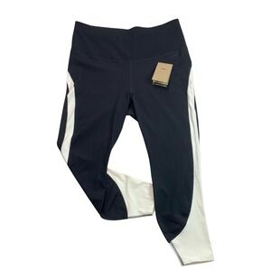 NIKE Yoga Tight Fit High Rise 7/8 Black & White Leggings Sz 1X